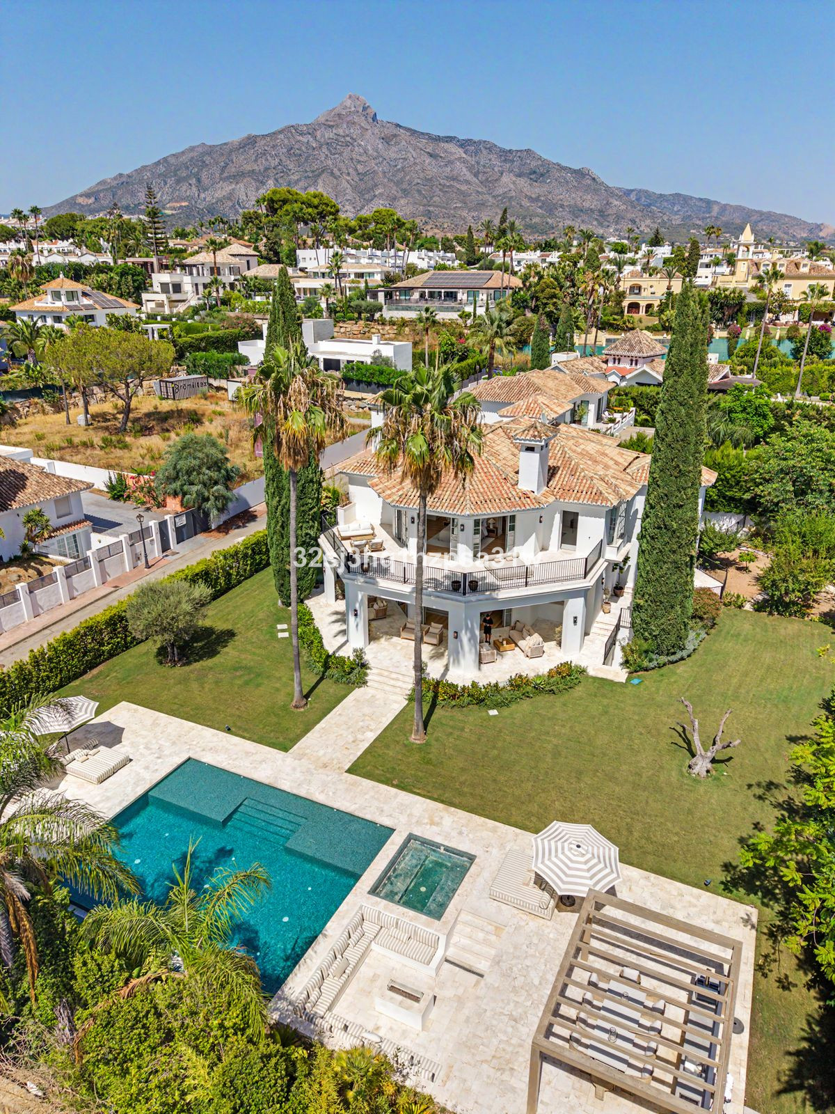 Huis te koop in Nueva Andalucía | 5 slaapkamers H5464561
