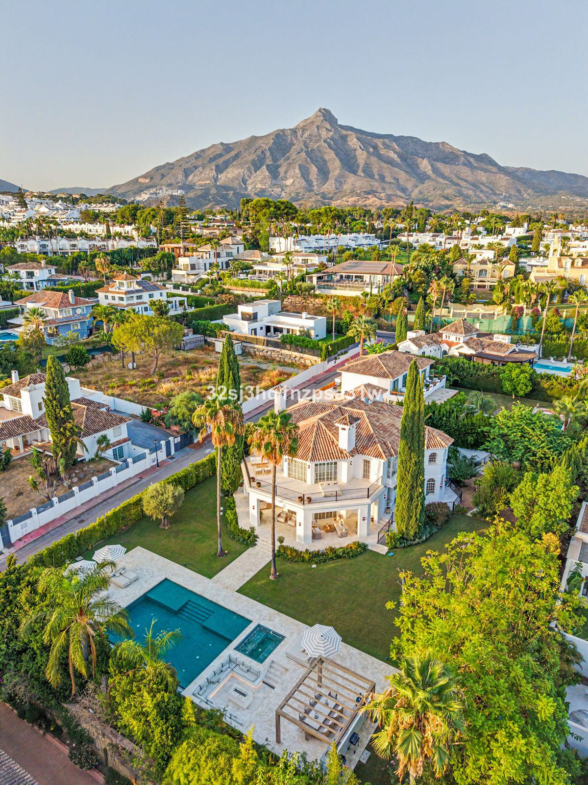 Huis te koop in Nueva Andalucía | 5 slaapkamers H5464561