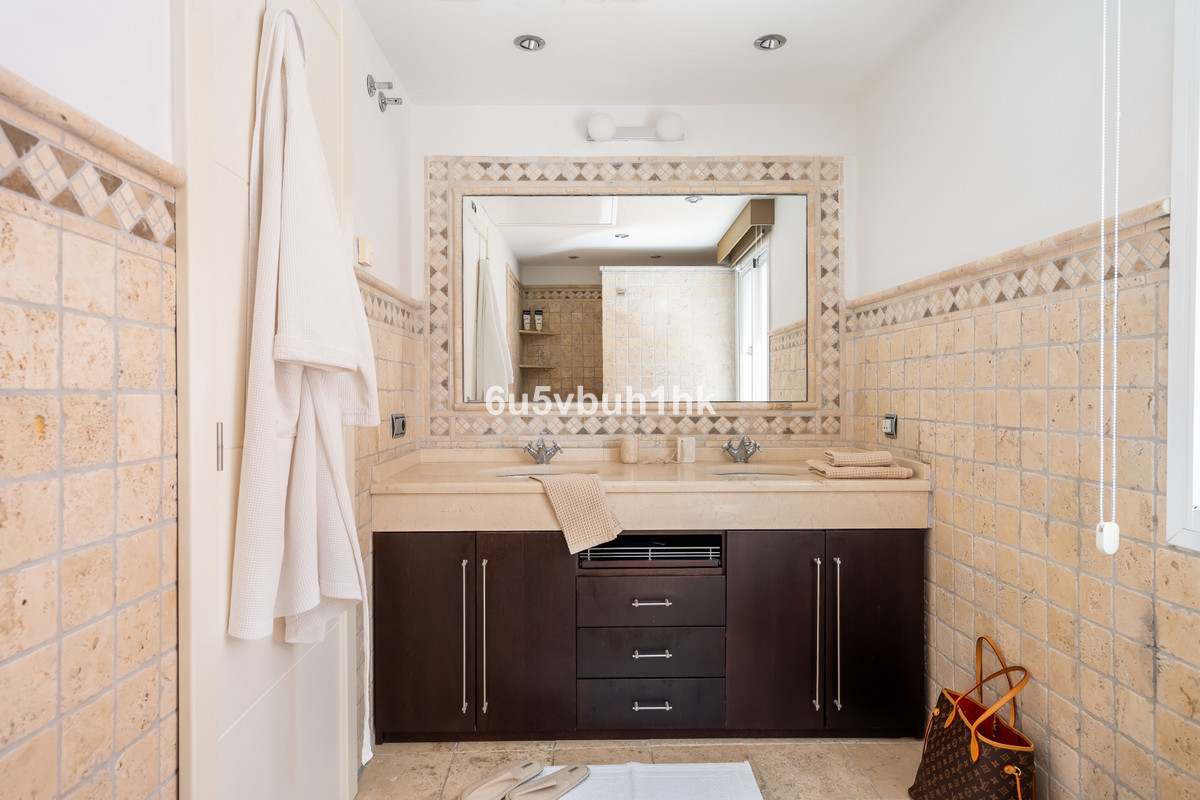 Huis te koop in Nueva Andalucía | 4 slaapkamers H5467699