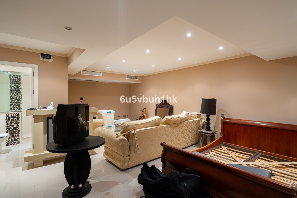 Huis te koop in Nueva Andalucía | 4 slaapkamers H5467699