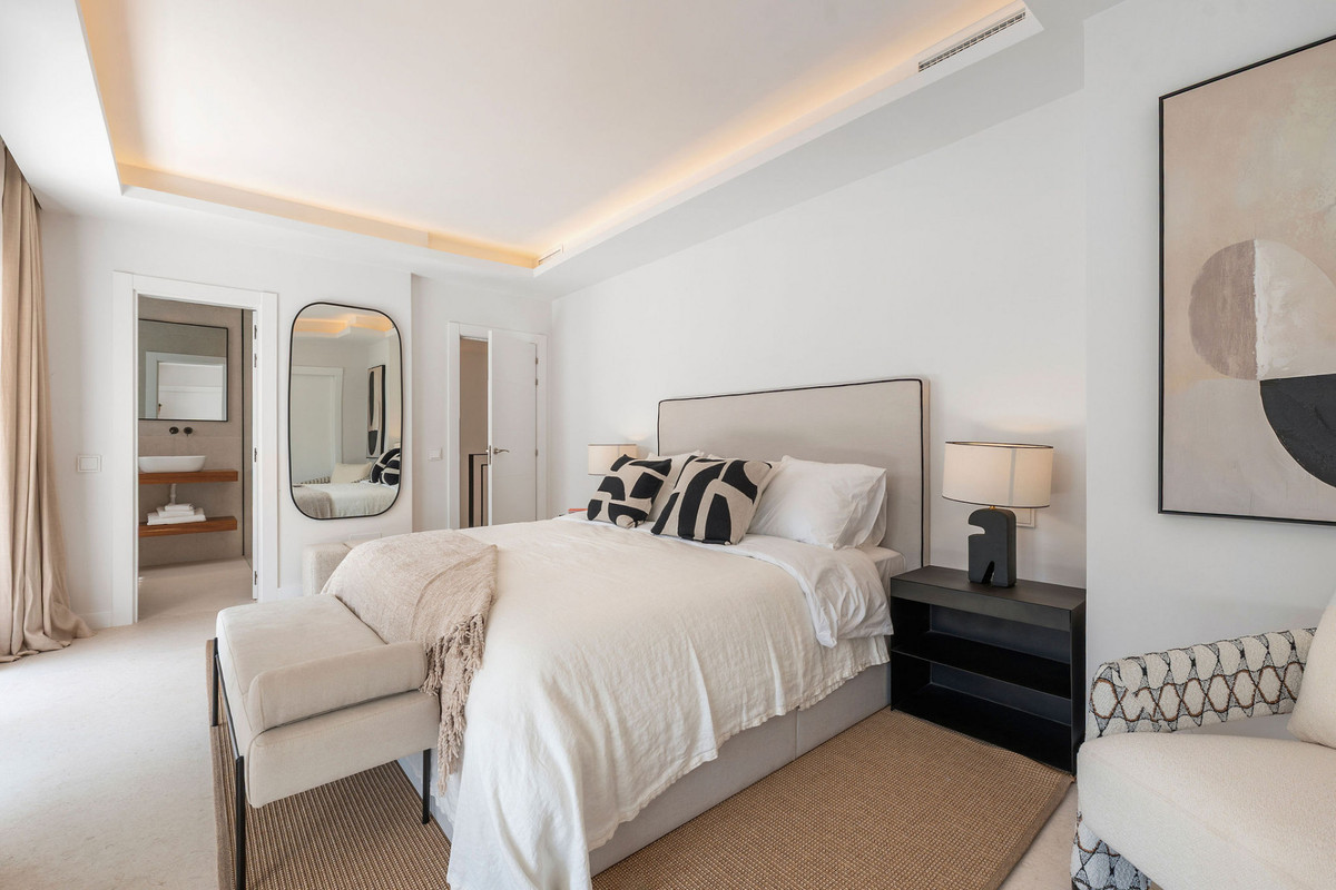 Huis te koop in Nueva Andalucía | 4 slaapkamers H5472778