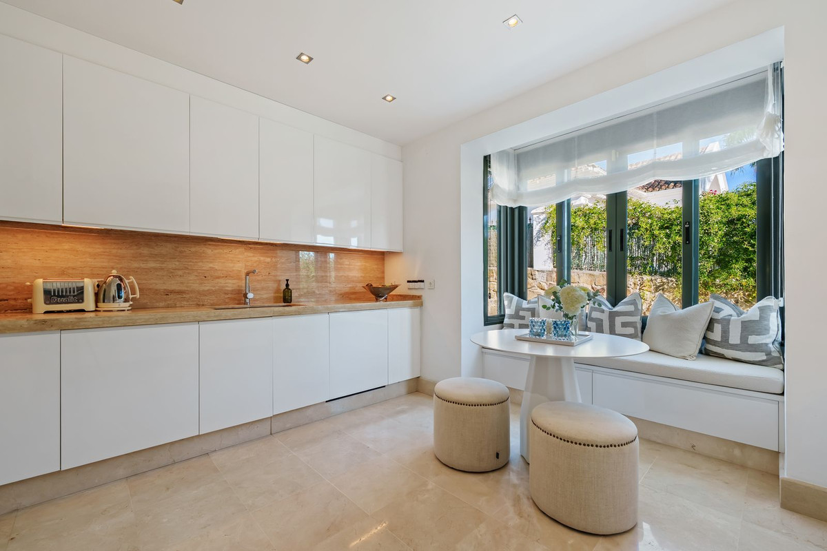 Huis te koop in Nueva Andalucía | 4 slaapkamers H5483245
