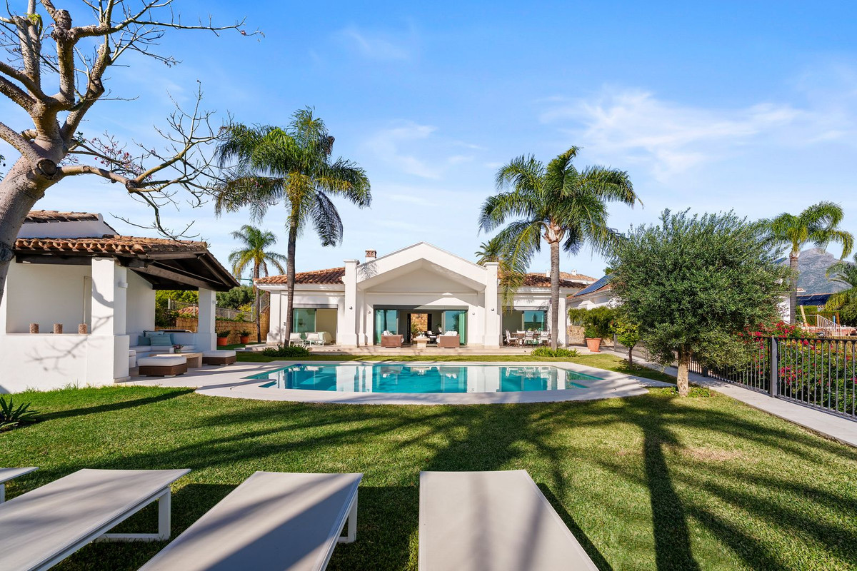 Huis te koop in Nueva Andalucía | 4 slaapkamers H5483245