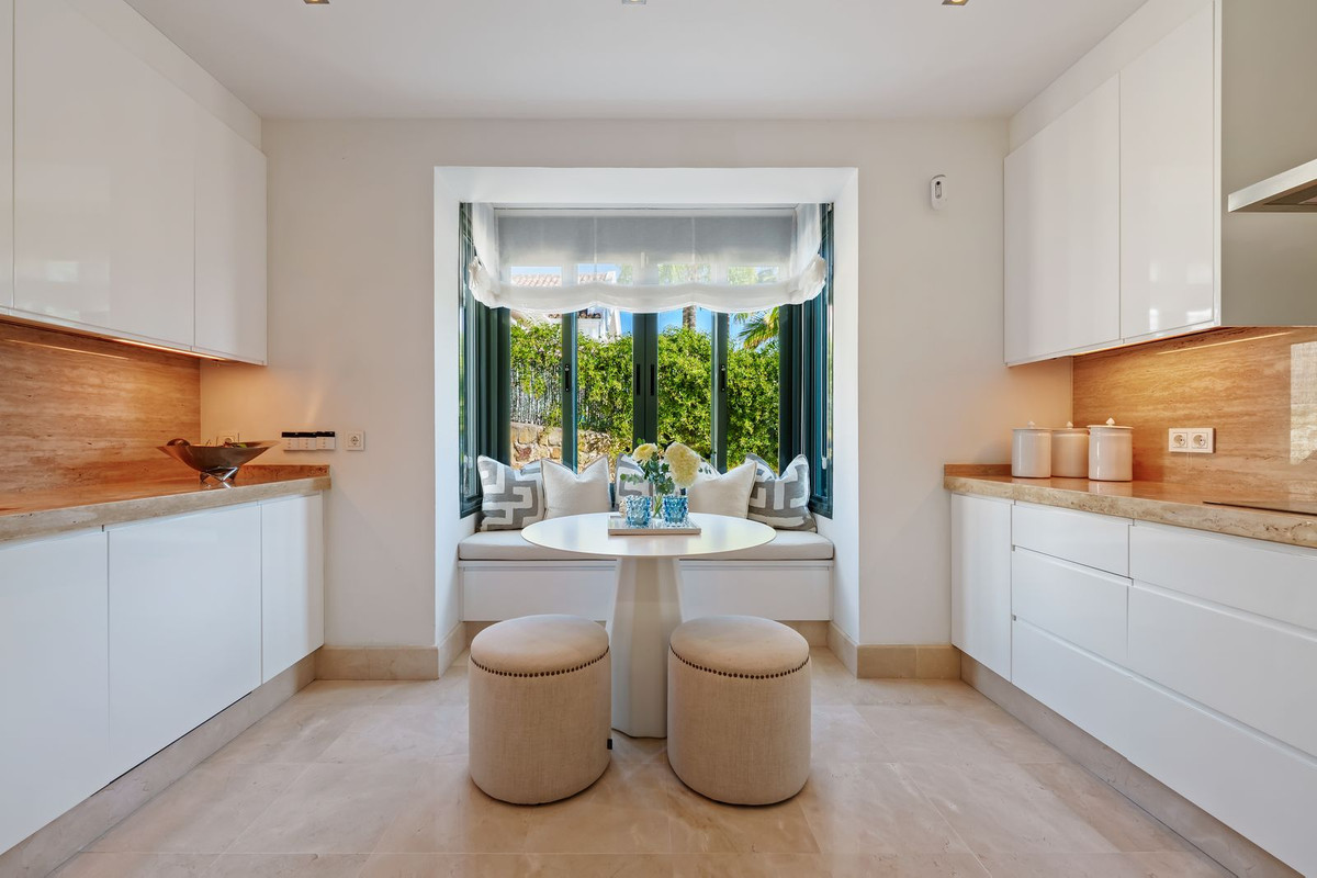 Huis te koop in Nueva Andalucía | 4 slaapkamers H5483245