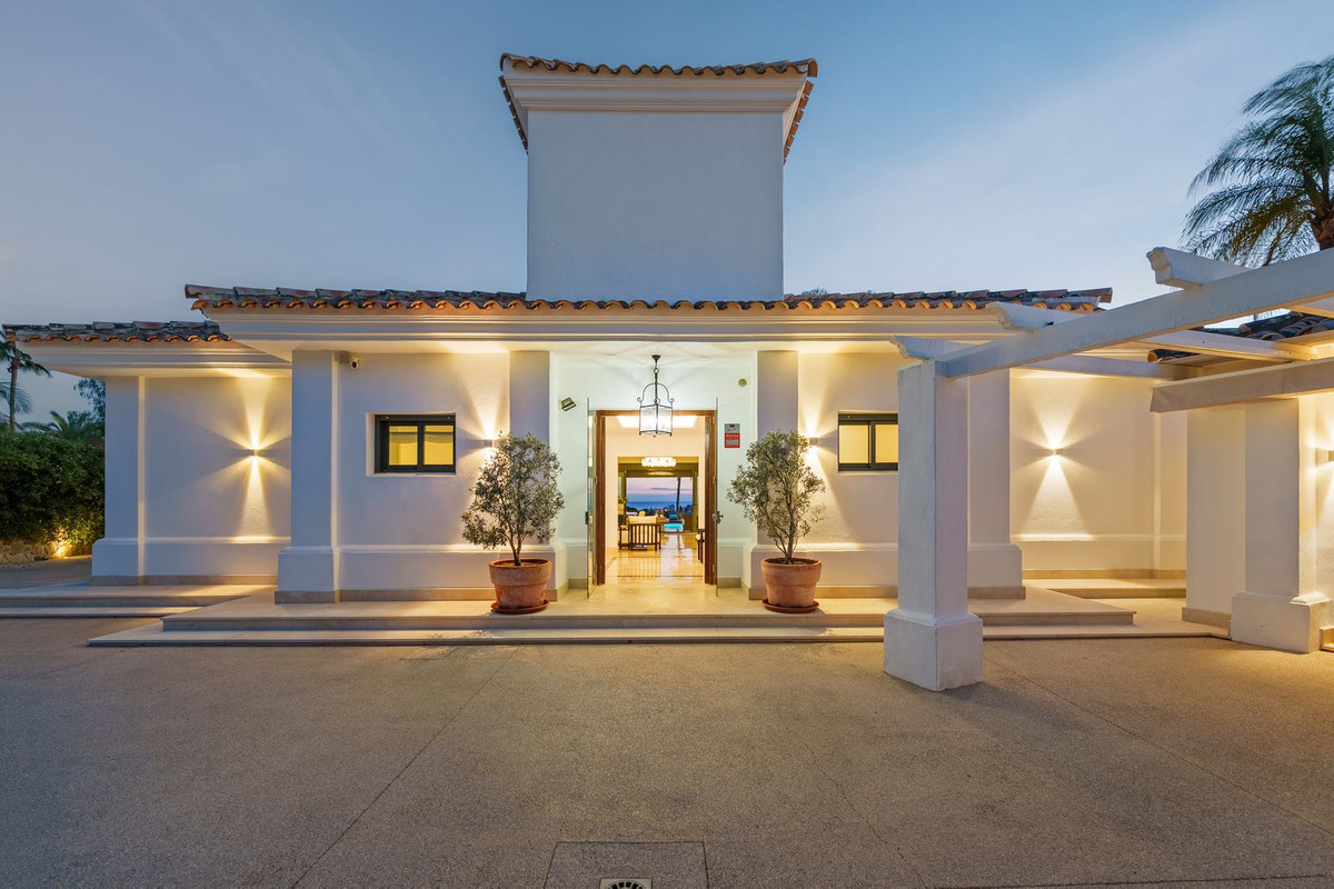 Huis te koop in Nueva Andalucía | 4 slaapkamers H5483245