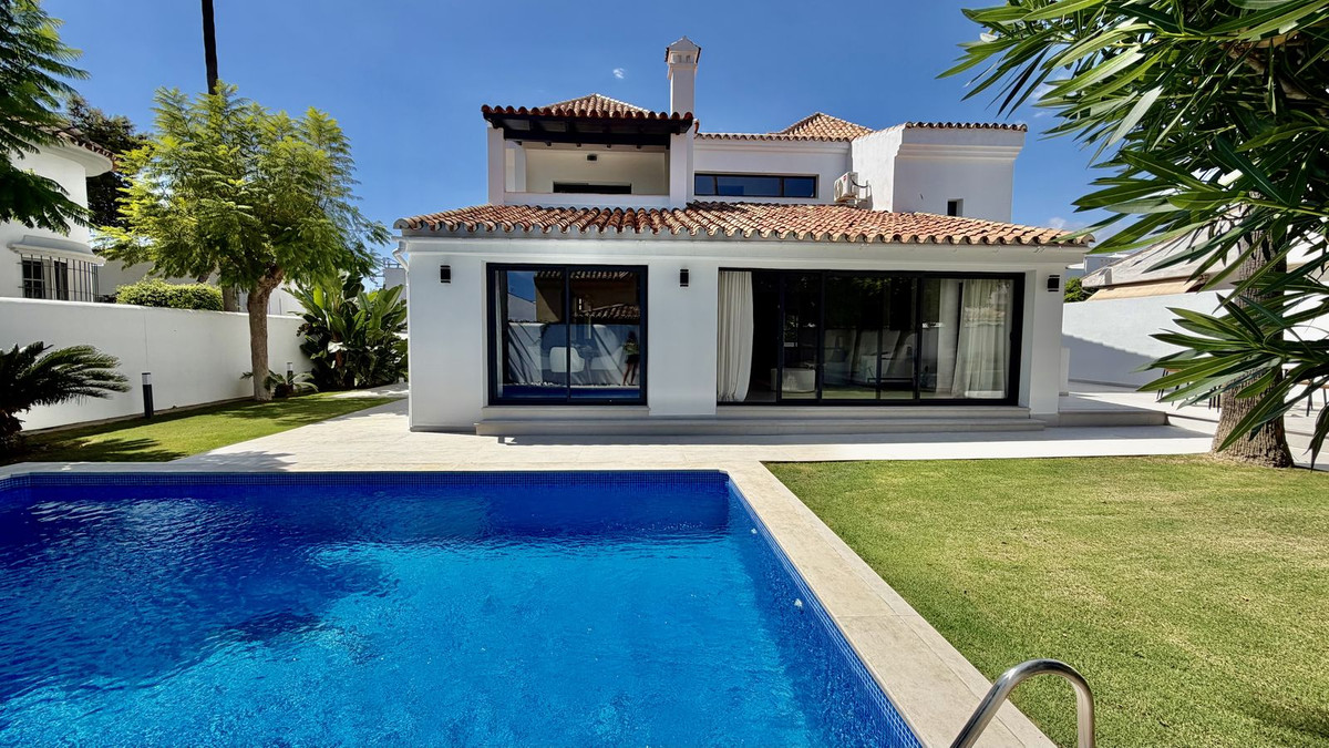 Huis te koop in Nueva Andalucía | 5 slaapkamers H5484430