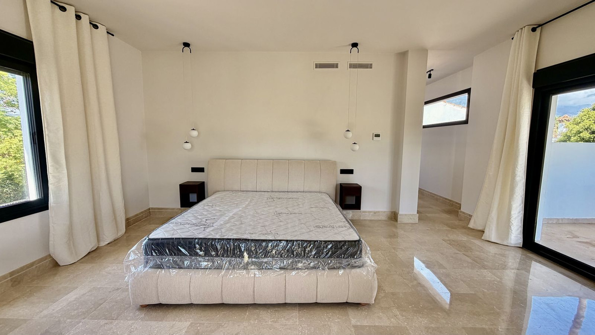 Huis te koop in Nueva Andalucía | 5 slaapkamers H5484430