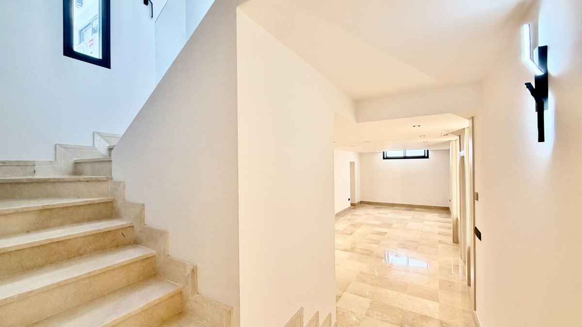 Huis te koop in Nueva Andalucía | 5 slaapkamers H5484430