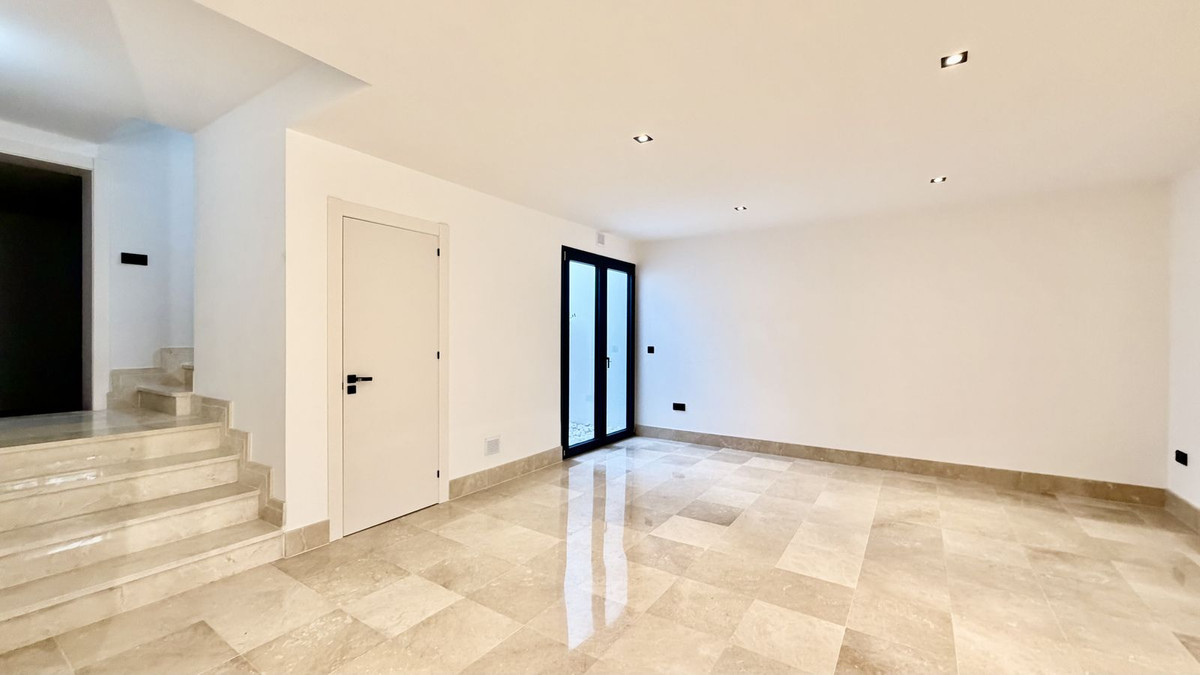 Huis te koop in Nueva Andalucía | 5 slaapkamers H5484430