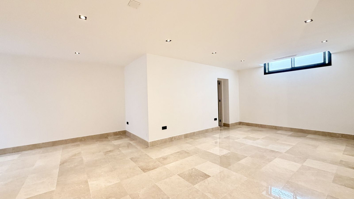 Huis te koop in Nueva Andalucía | 5 slaapkamers H5484430