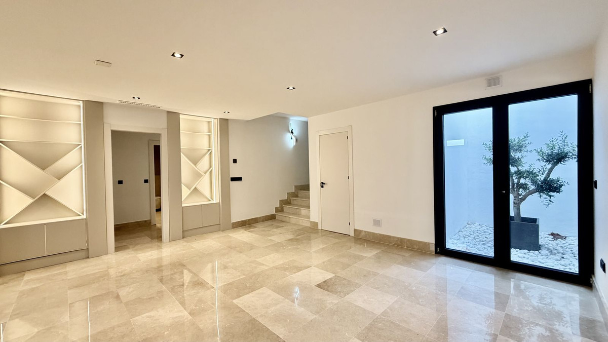 Huis te koop in Nueva Andalucía | 5 slaapkamers H5484430