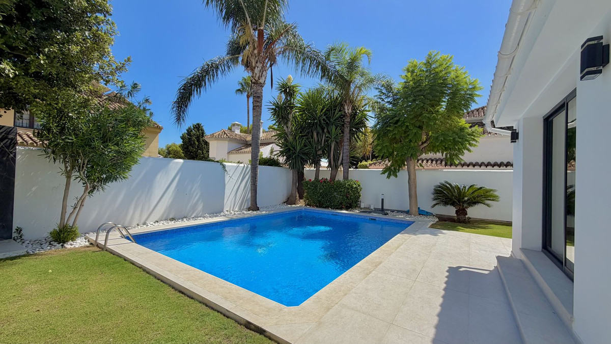 Huis te koop in Nueva Andalucía | 5 slaapkamers H5484430