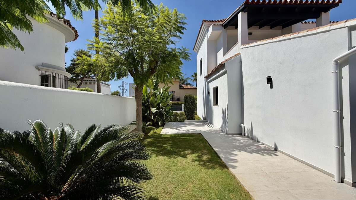 Huis te koop in Nueva Andalucía | 5 slaapkamers H5484430