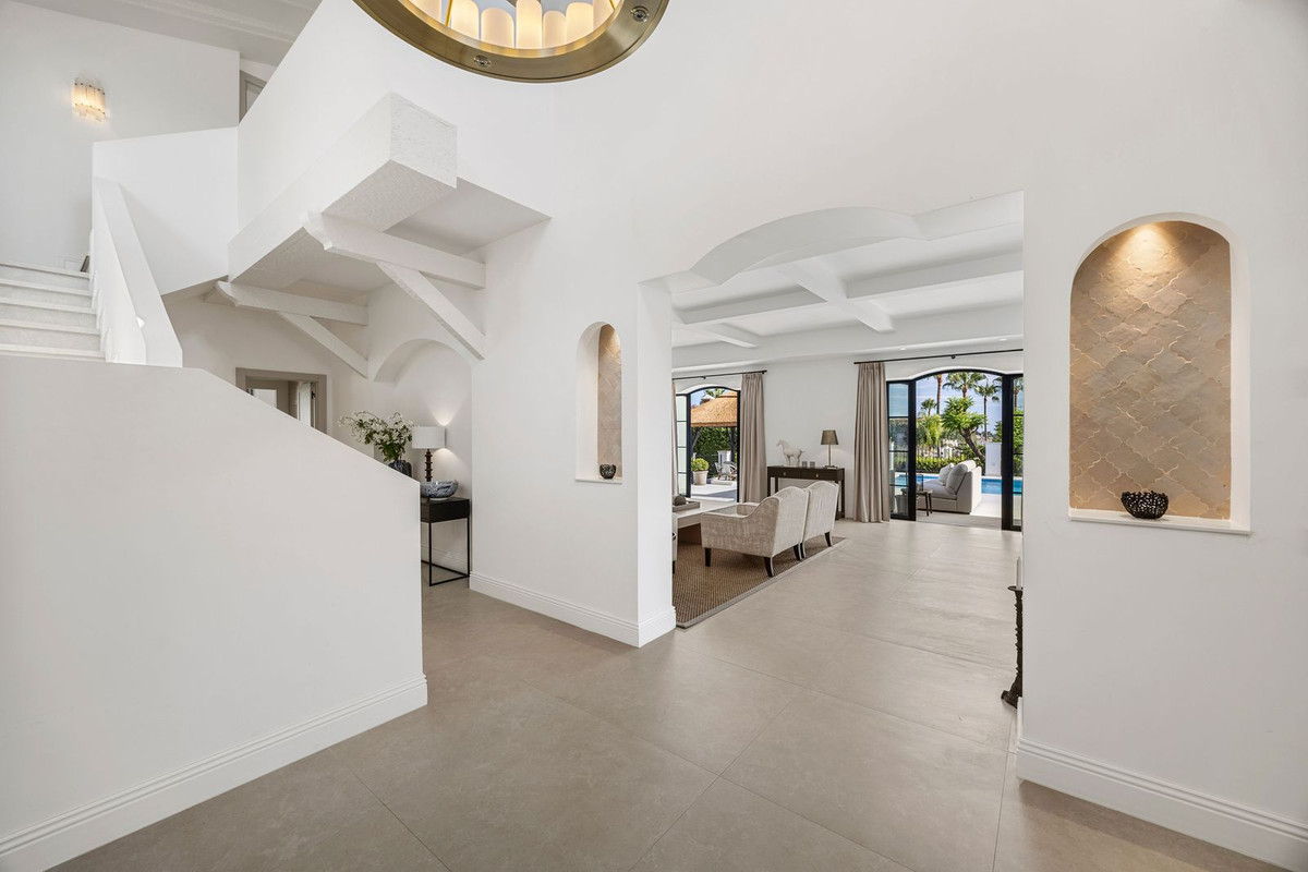 Huis te koop in Nueva Andalucía | 5 slaapkamers H5486080