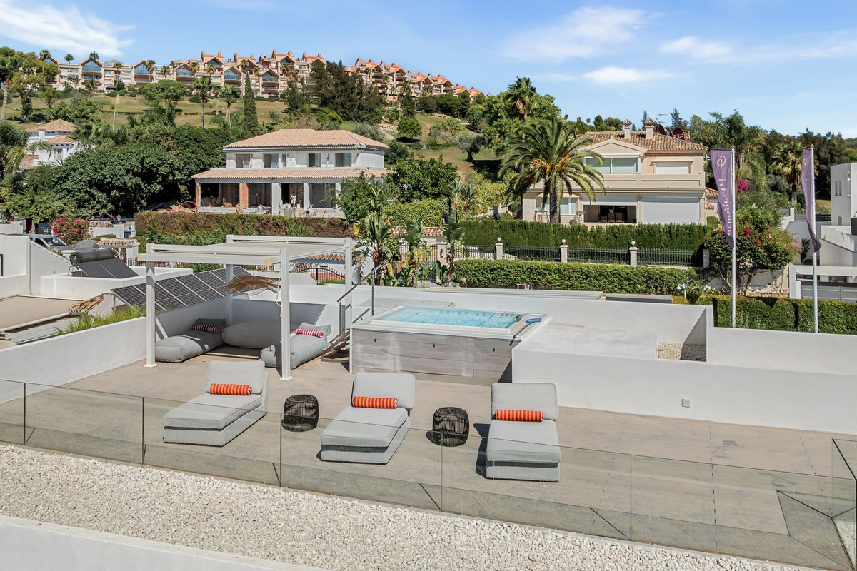 Huis te koop in Nueva Andalucía | 5 slaapkamers H5487757