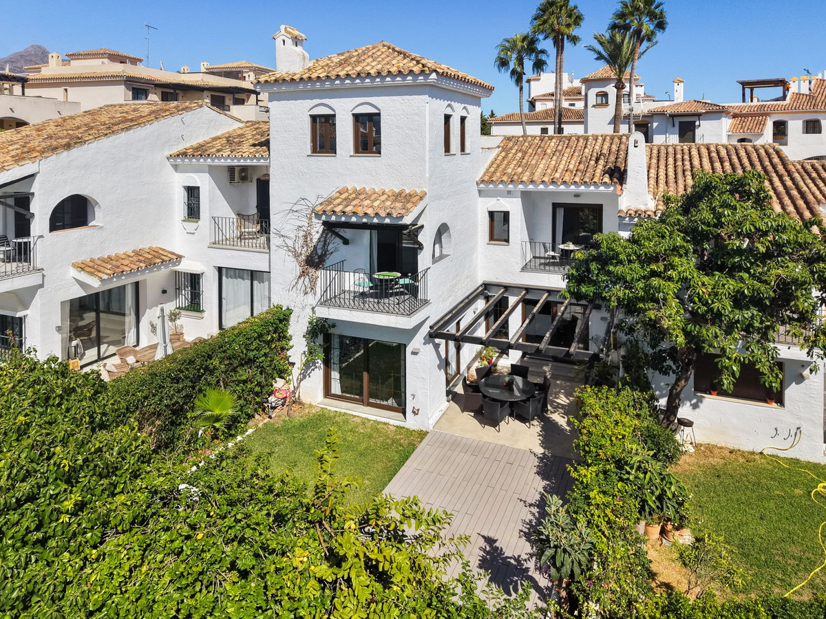 Huis te koop in Nueva Andalucía | 4 slaapkamers H5487859