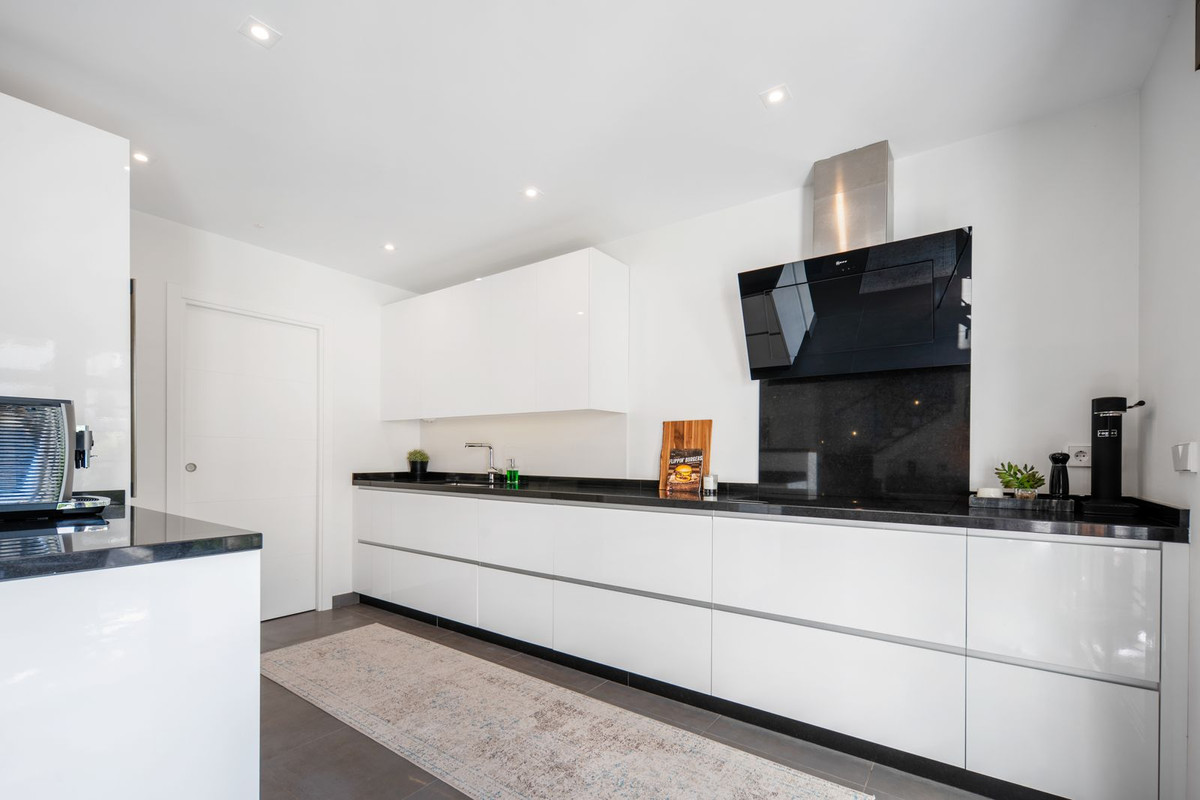 Huis te koop in Nueva Andalucía | 4 slaapkamers H5487859