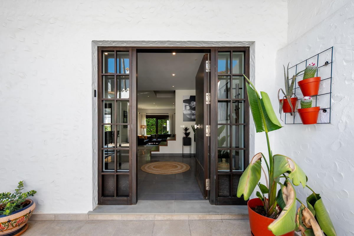 Huis te koop in Nueva Andalucía | 4 slaapkamers H5487859