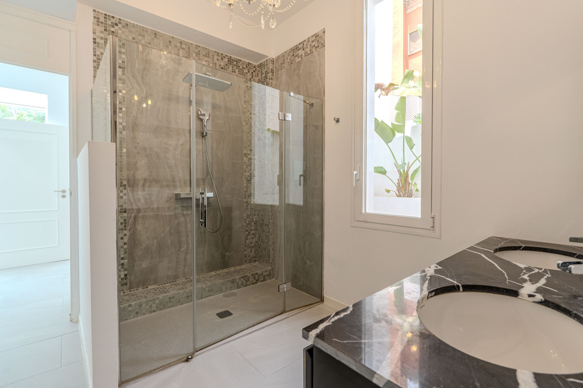 Huis te koop in Nueva Andalucía | 4 slaapkamers H5487964
