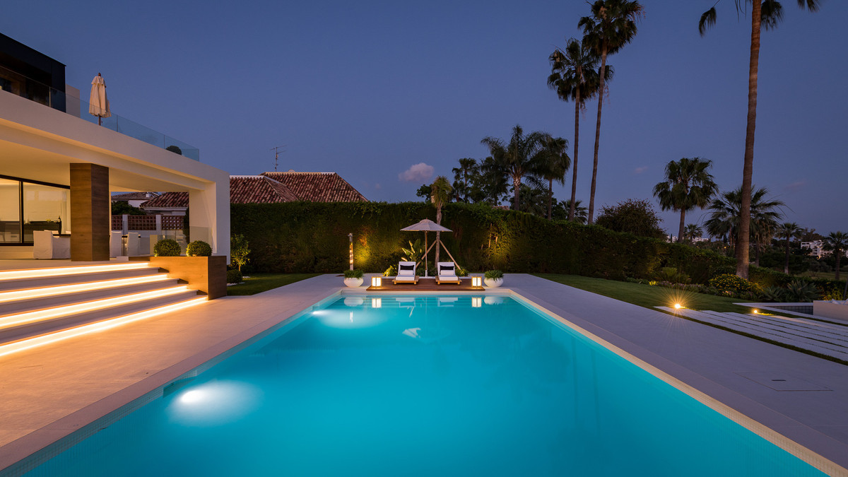 Huis te koop in Nueva Andalucía | 6 slaapkamers H5491759
