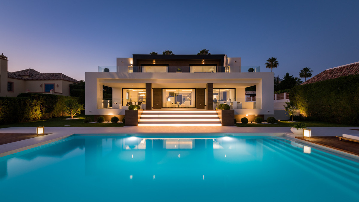 Huis te koop in Nueva Andalucía | 6 slaapkamers H5491759