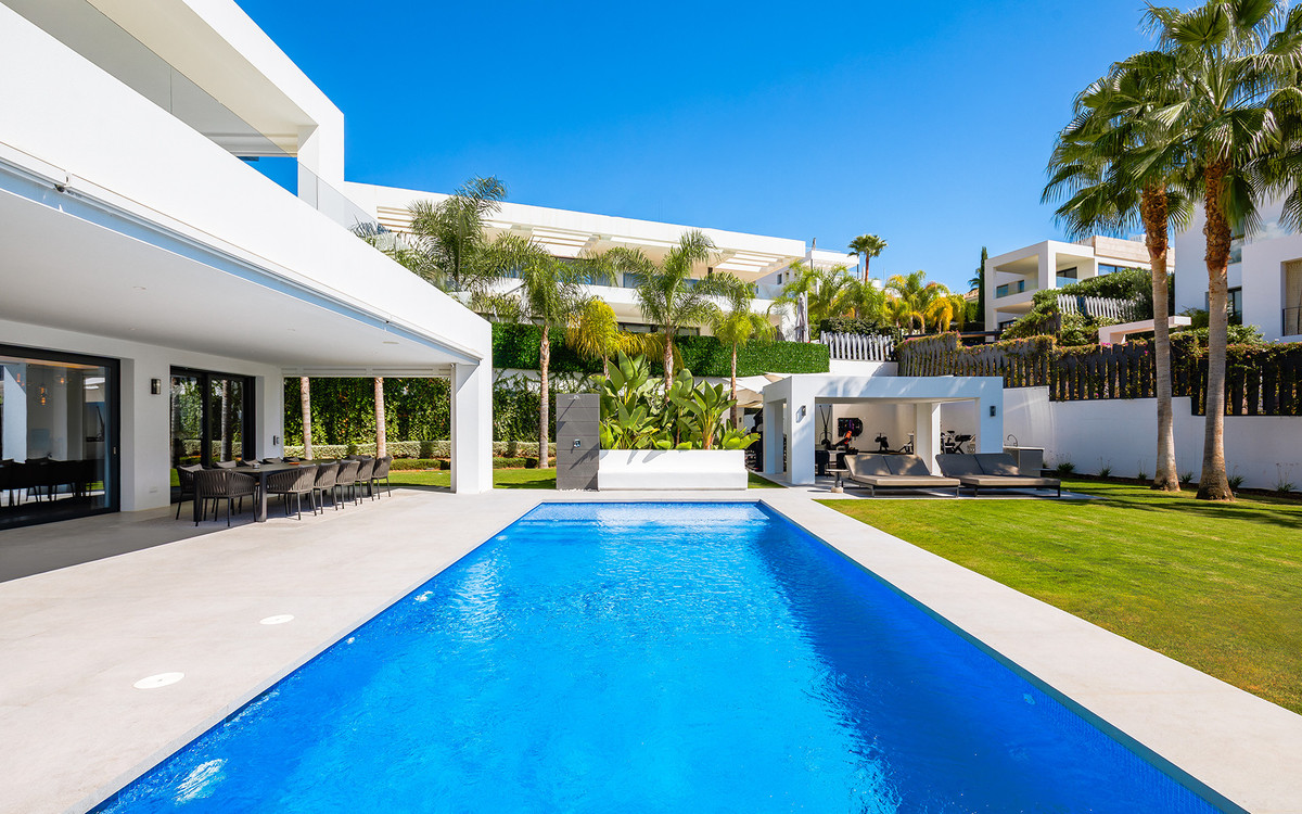 Huis te koop in Nueva Andalucía | 7 slaapkamers H5492086