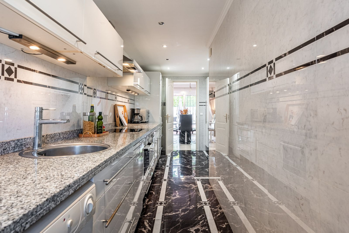 Huis te koop in Nueva Andalucía | 4 slaapkamers H5492449
