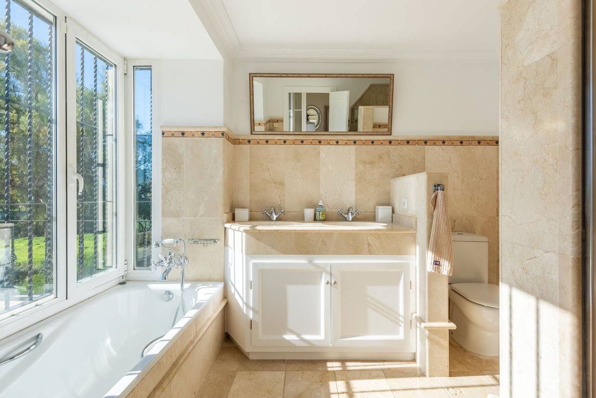 Huis te koop in Nueva Andalucía | 5 slaapkamers H5498743