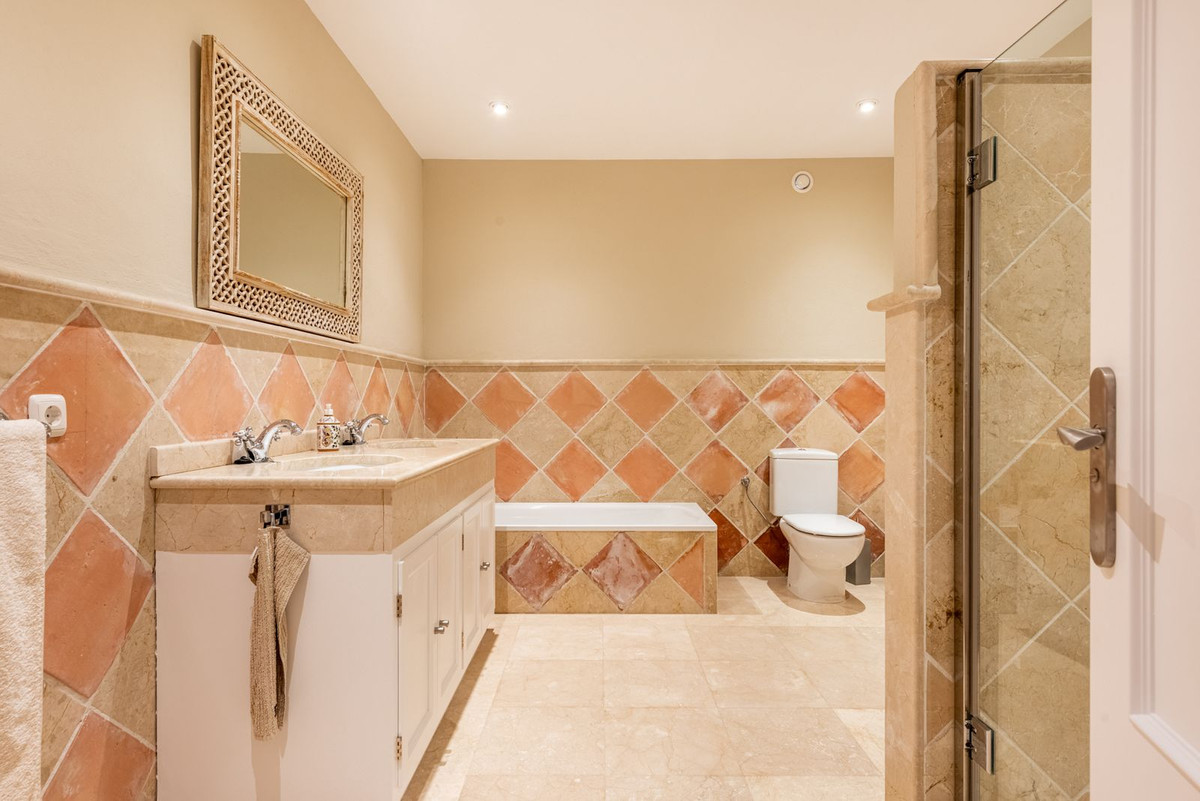 Huis te koop in Nueva Andalucía | 5 slaapkamers H5498743