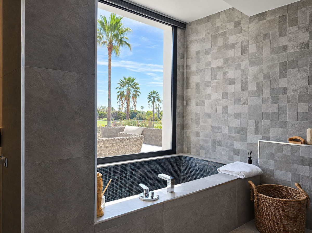 Huis te koop in Nueva Andalucía | 4 slaapkamers H5499625