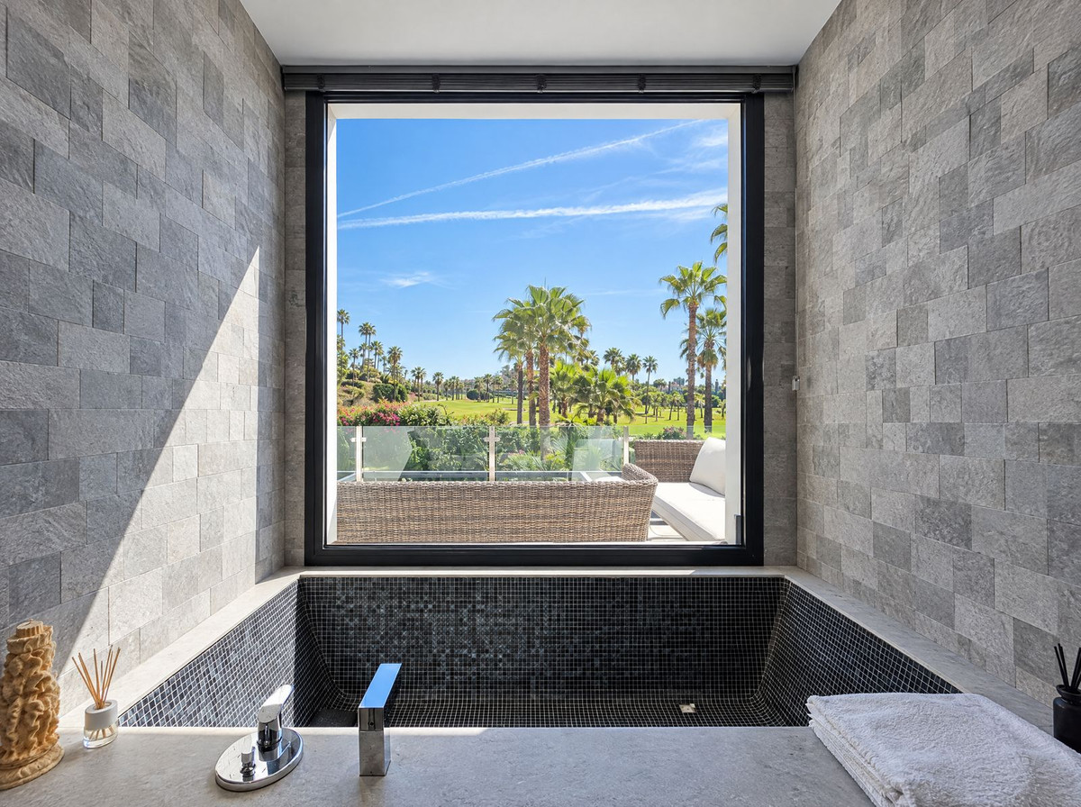 Huis te koop in Nueva Andalucía | 4 slaapkamers H5499625