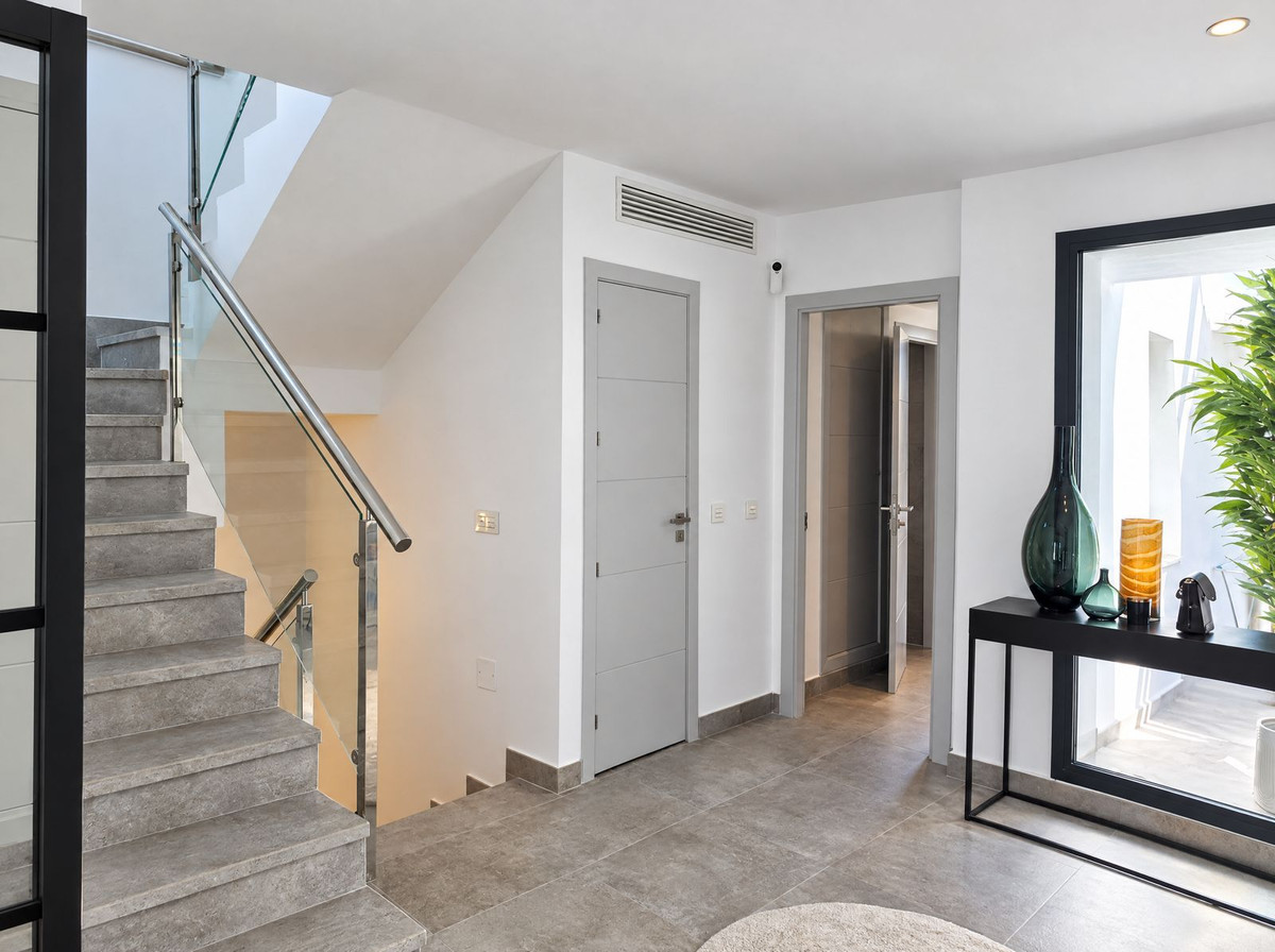 Huis te koop in Nueva Andalucía | 4 slaapkamers H5499625