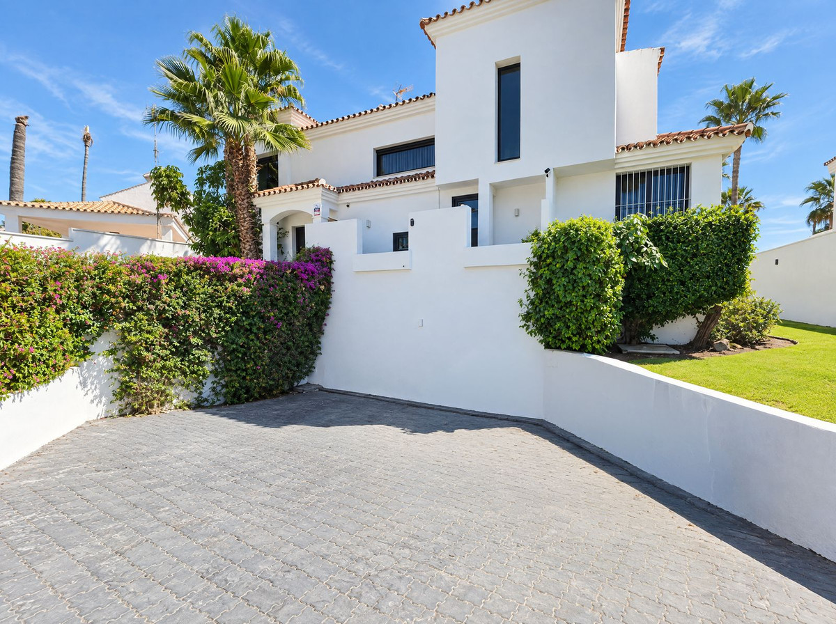 Huis te koop in Nueva Andalucía | 4 slaapkamers H5499625