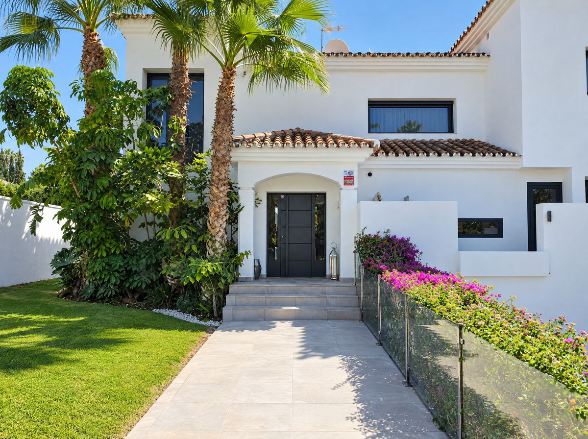 Huis te koop in Nueva Andalucía | 4 slaapkamers H5499625