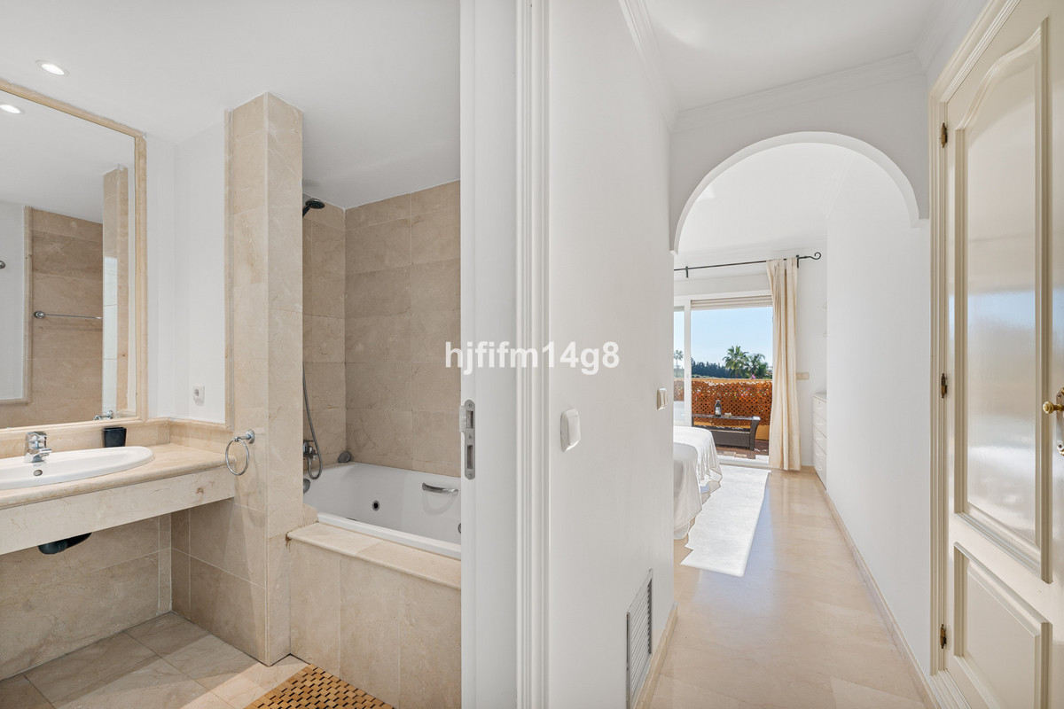 Huis te koop in Nueva Andalucía | 4 slaapkamers H5502043