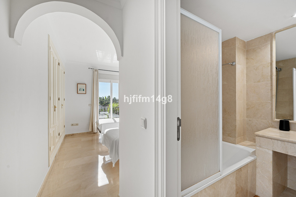Huis te koop in Nueva Andalucía | 4 slaapkamers H5502043