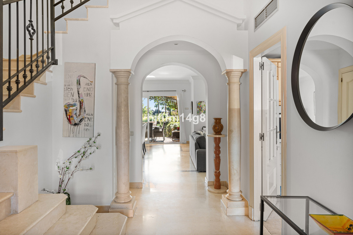 Huis te koop in Nueva Andalucía | 4 slaapkamers H5502043