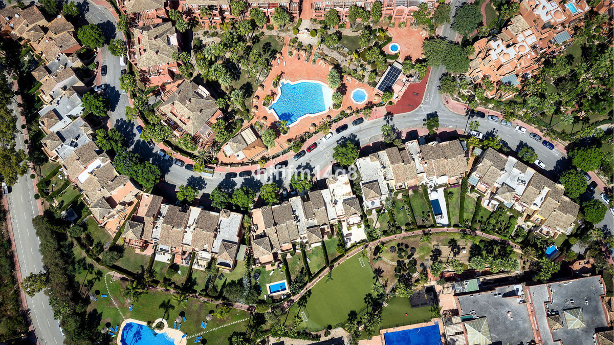 Huis te koop in Nueva Andalucía | 4 slaapkamers H5502043