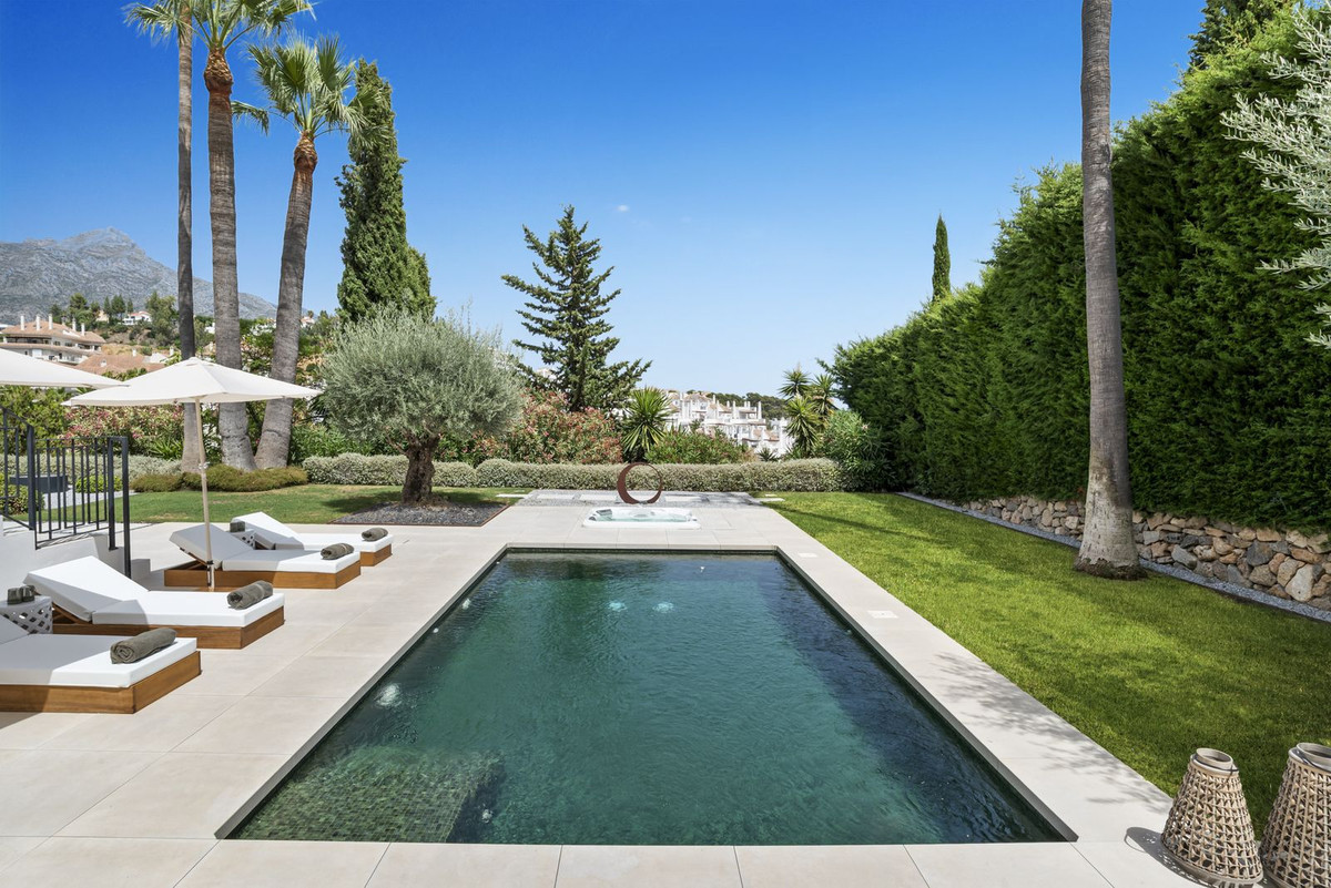 Huis te koop in Nueva Andalucía | 4 slaapkamers H5514865