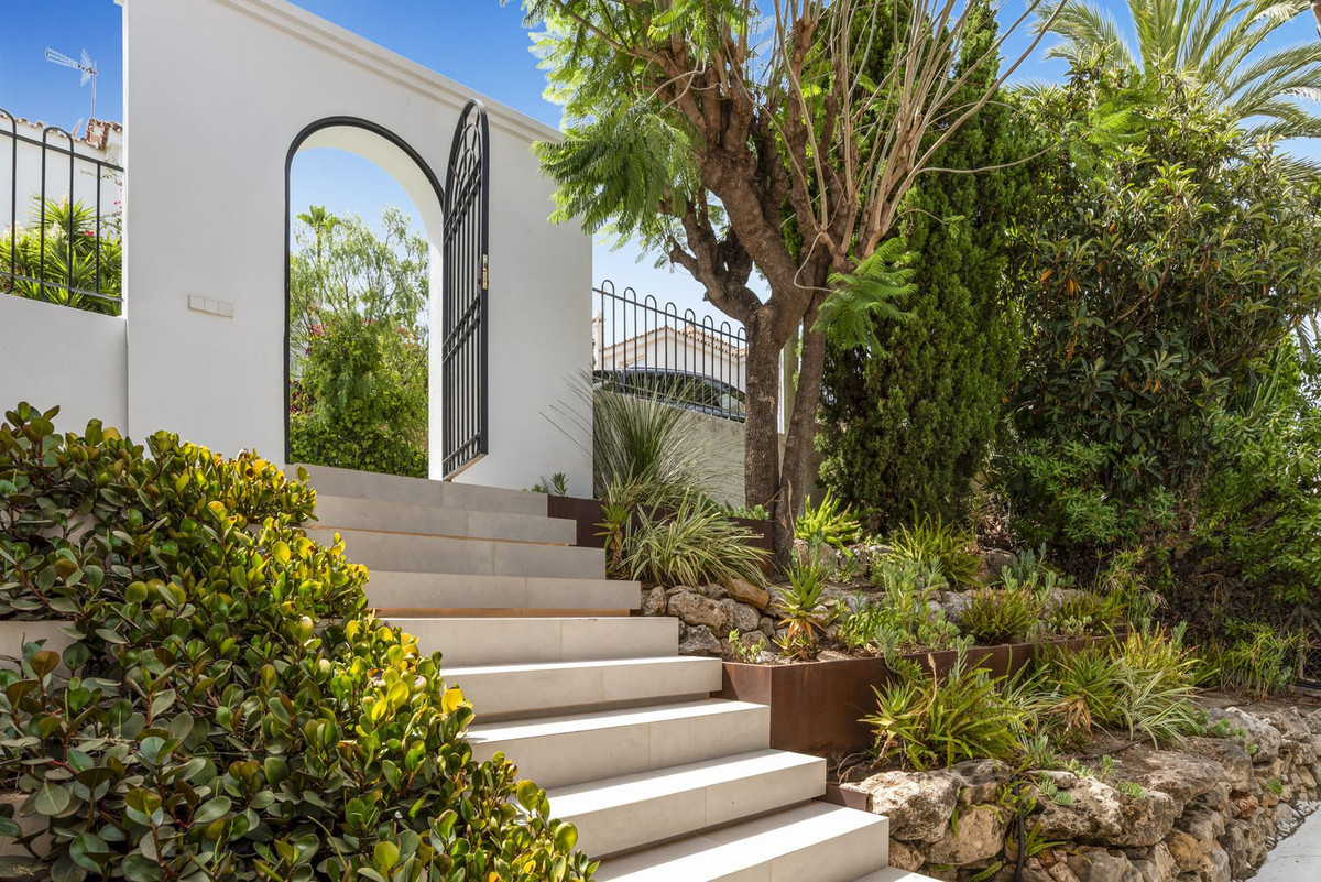 Huis te koop in Nueva Andalucía | 4 slaapkamers H5514865