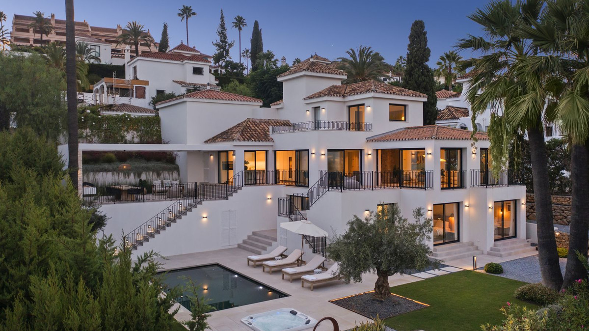 Huis te koop in Nueva Andalucía | 4 slaapkamers H5514865