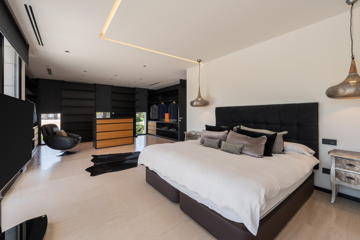 Huis te koop in Nueva Andalucía | 6 slaapkamers H5517232