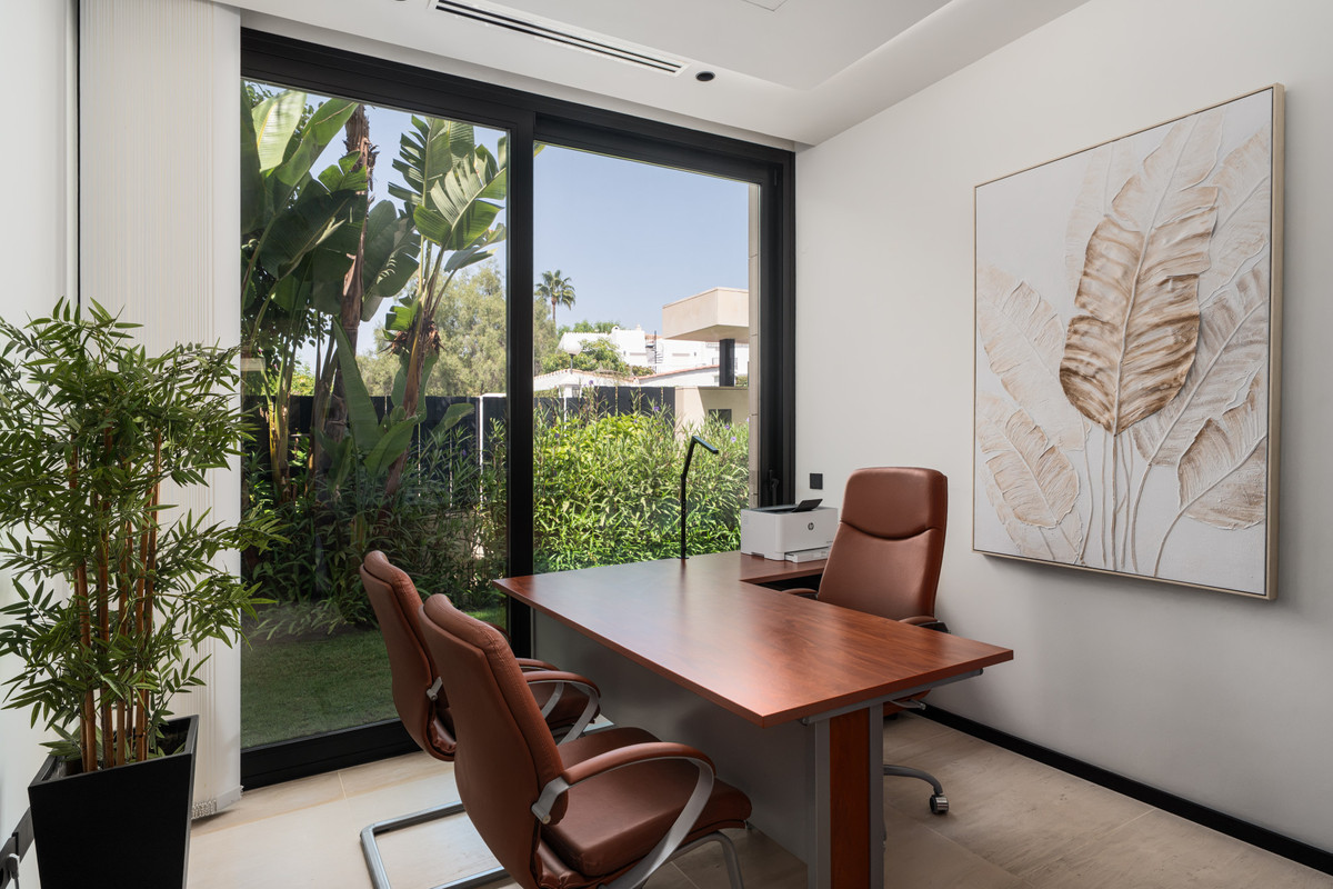 Huis te koop in Nueva Andalucía | 6 slaapkamers H5517232