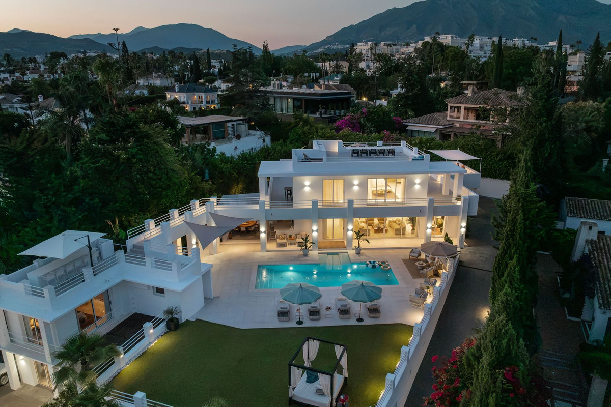 Huis te koop in Nueva Andalucía | 7 slaapkamers H5521171