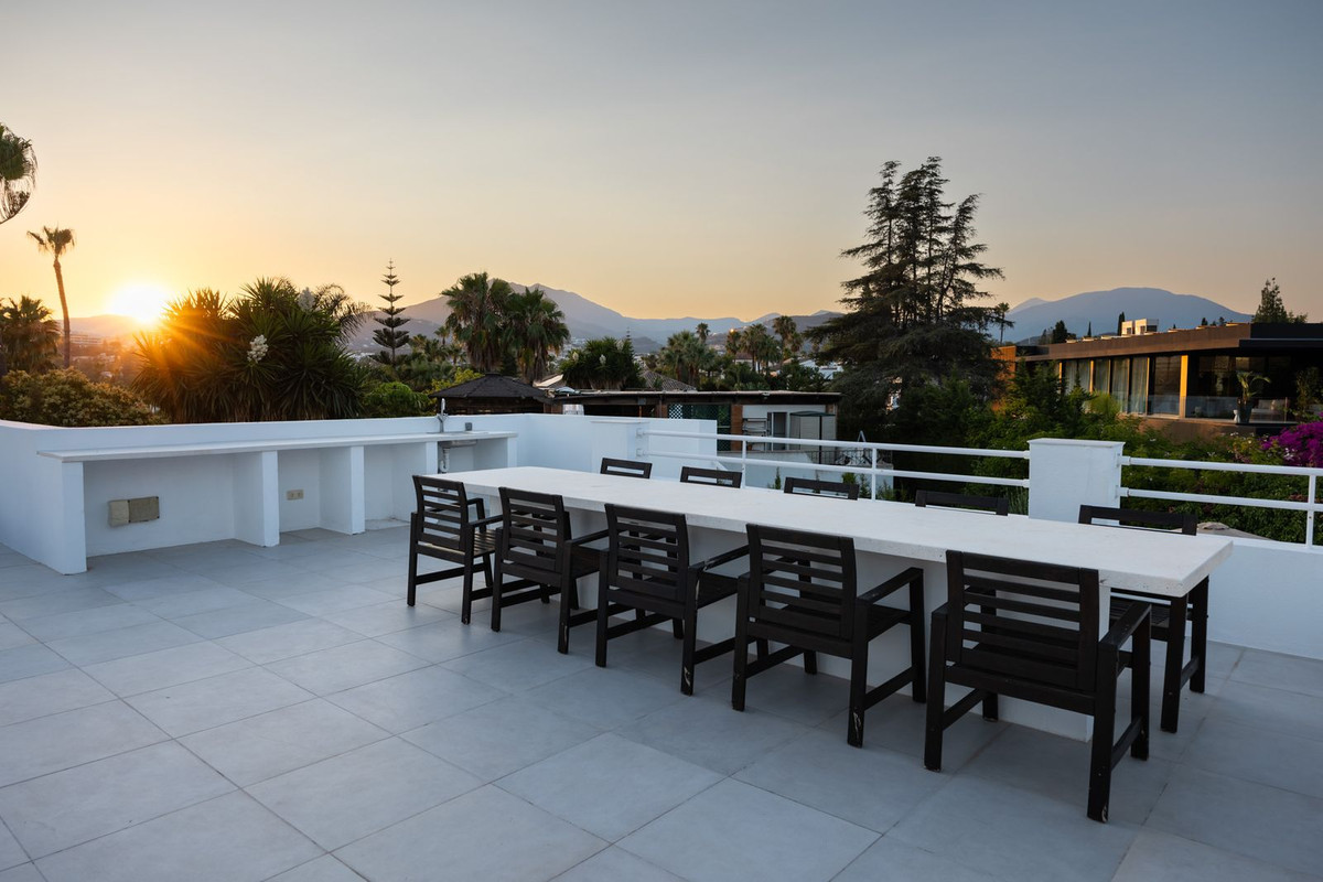Huis te koop in Nueva Andalucía | 7 slaapkamers H5521171