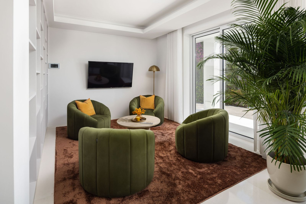 Huis te koop in Nueva Andalucía | 7 slaapkamers H5521171