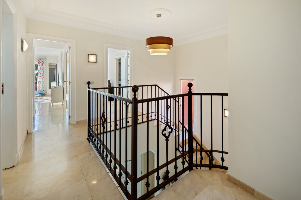 Huis te koop in Nueva Andalucía | 5 slaapkamers H5528125