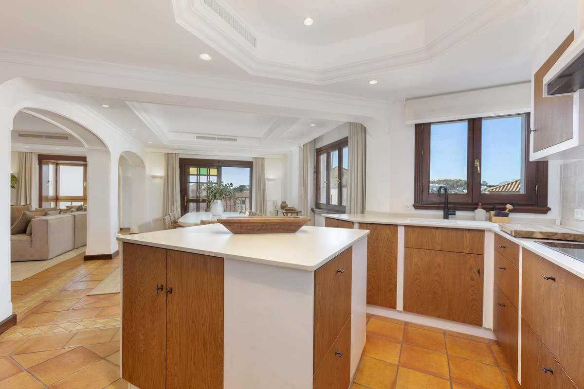 Huis te koop in Nueva Andalucía | 4 slaapkamers H5530219