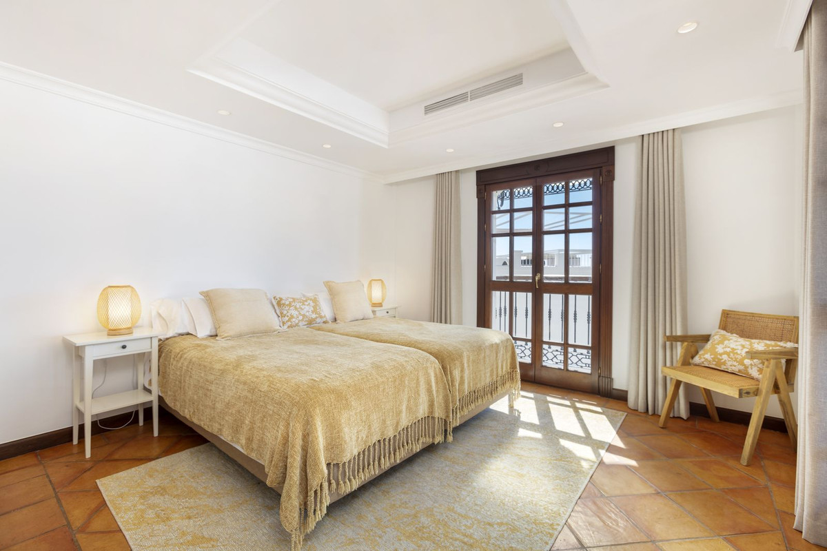Huis te koop in Nueva Andalucía | 4 slaapkamers H5530219