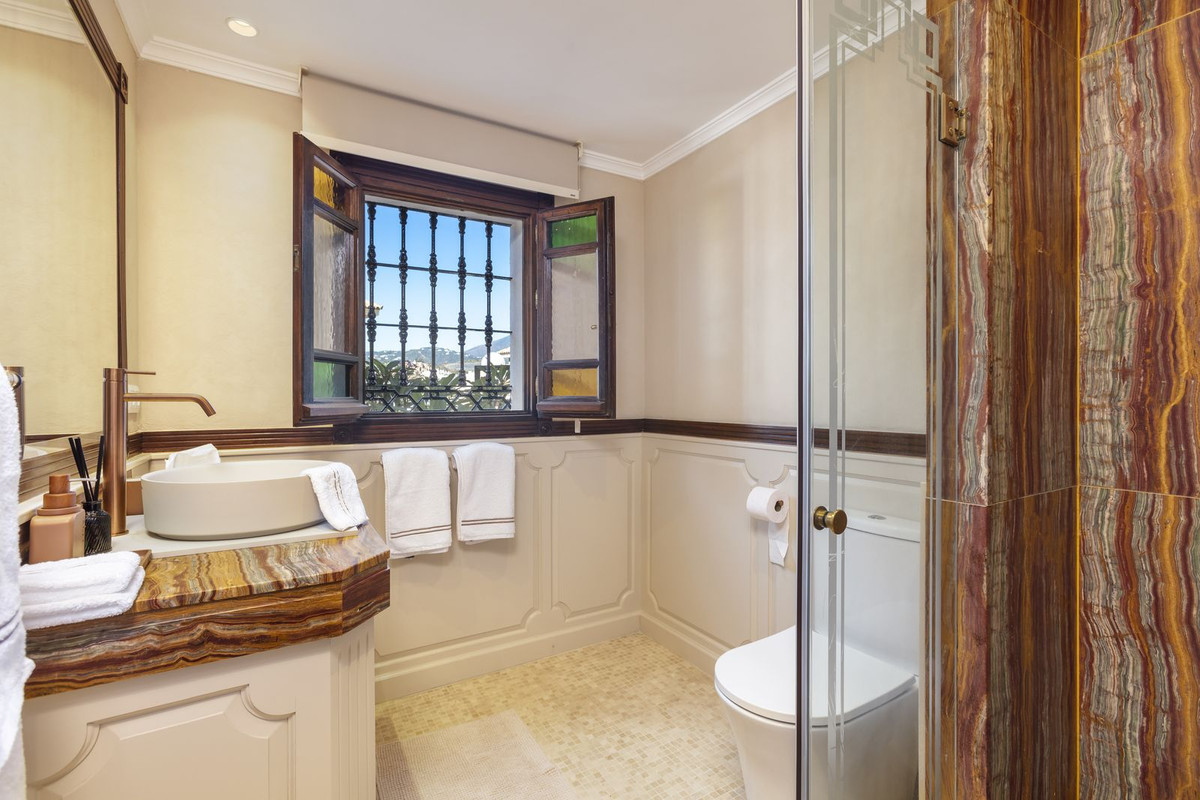 Huis te koop in Nueva Andalucía | 4 slaapkamers H5530219
